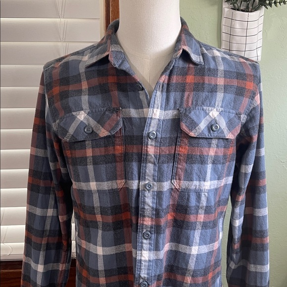 Patagonia Men's Casual Plaid Shirt - Blue and Red - Picture 3 of 9